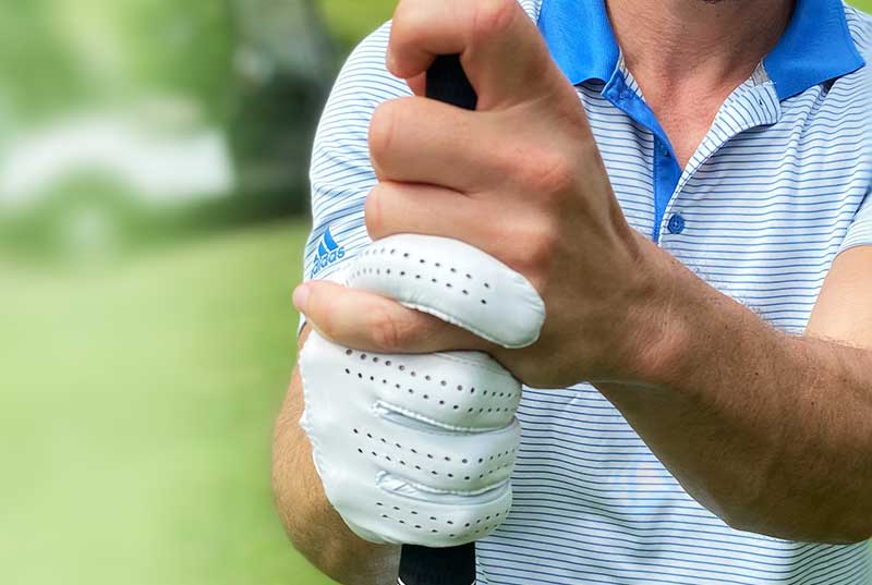 how to grip the golf club in your fingers